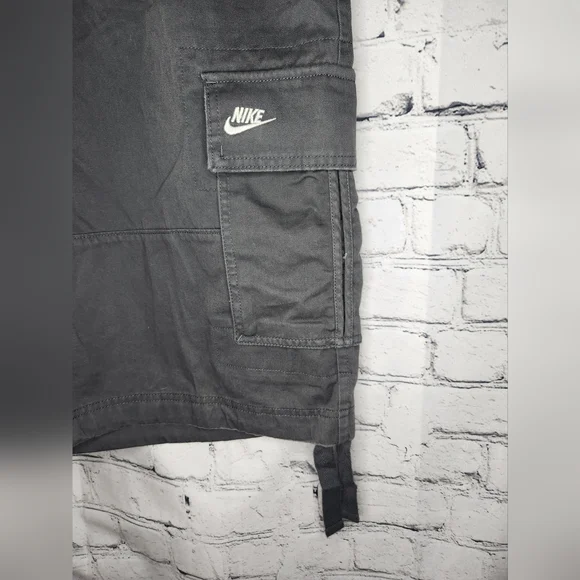Nike Men's Gray Cargo Shorts Size XL - Picture 6 of 9